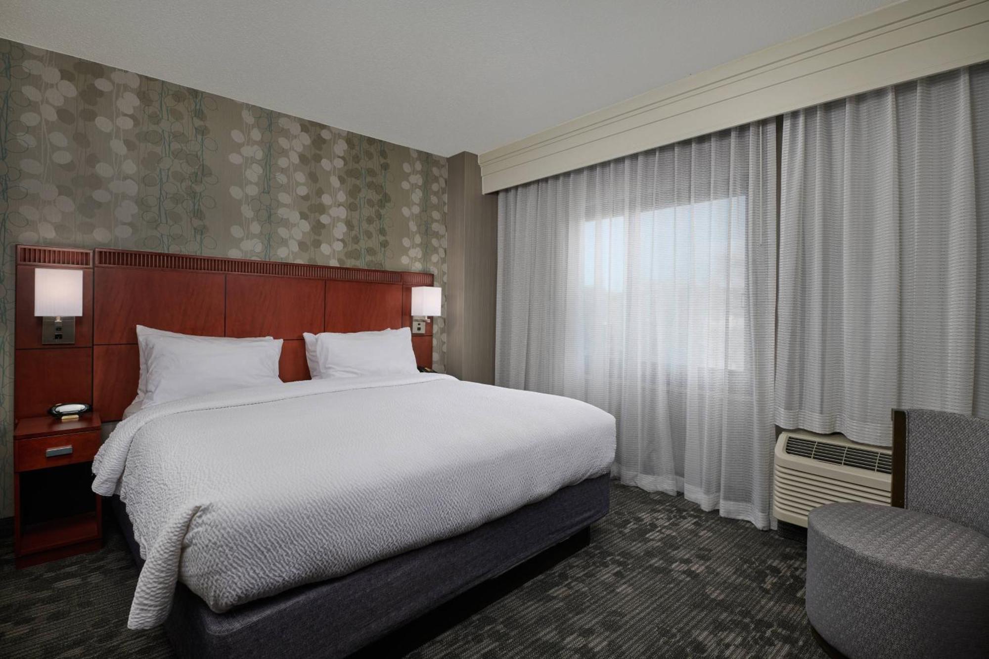 Courtyard Bristol Hotel Bagian luar foto