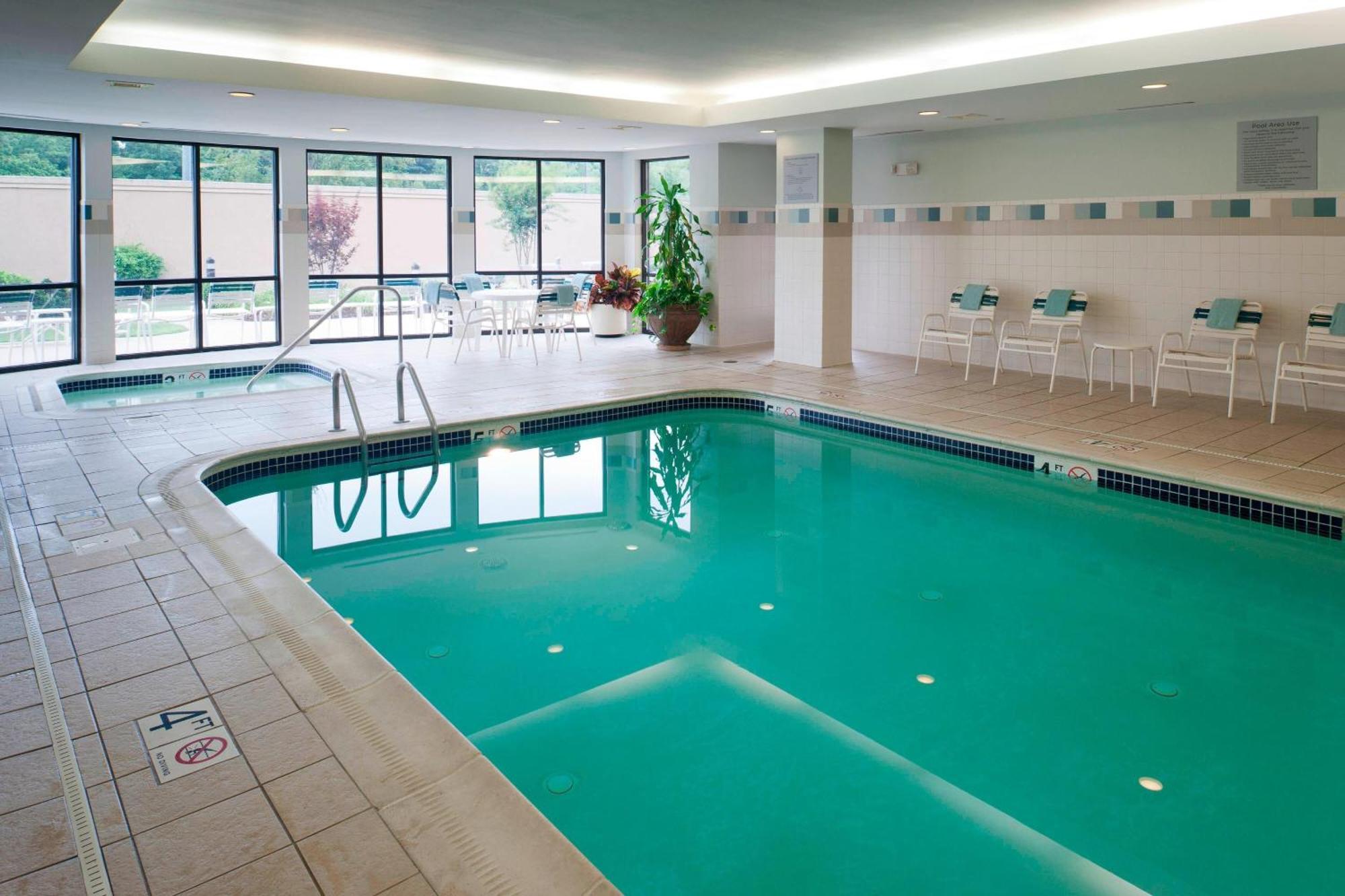 Courtyard Bristol Hotel Bagian luar foto