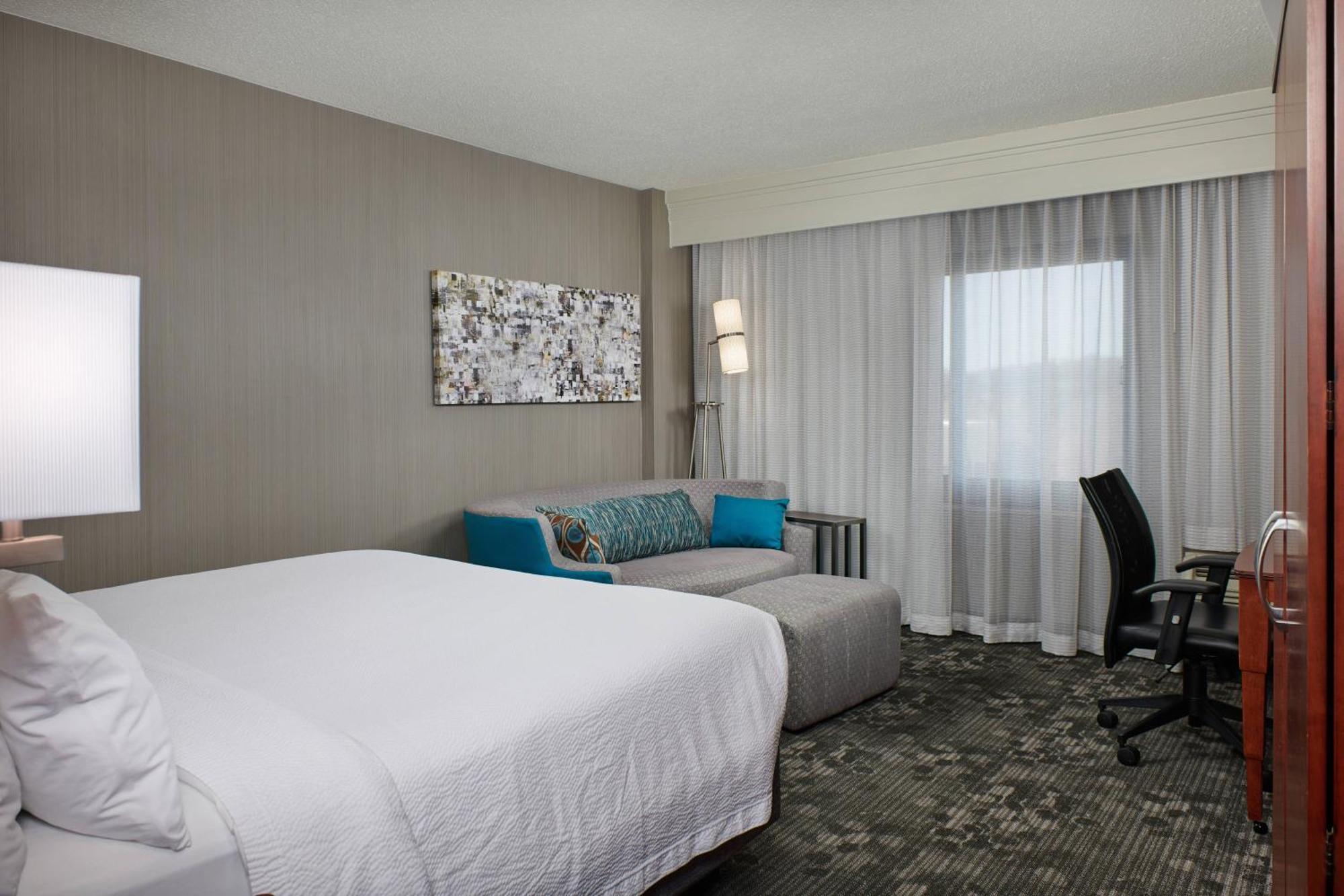 Courtyard Bristol Hotel Bagian luar foto