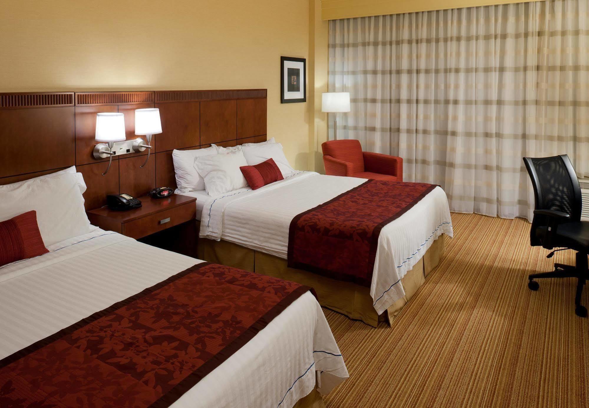 Courtyard Bristol Hotel Bagian luar foto