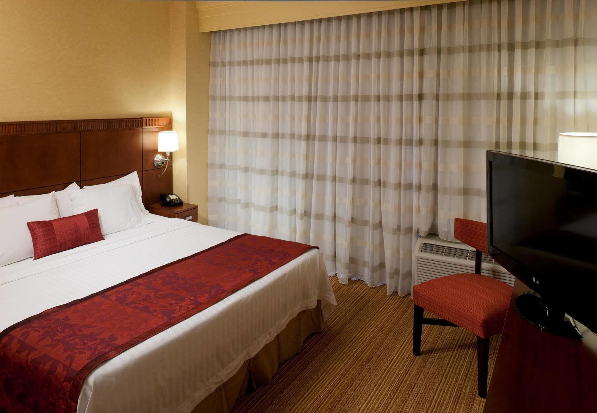 Courtyard Bristol Hotel Bagian luar foto